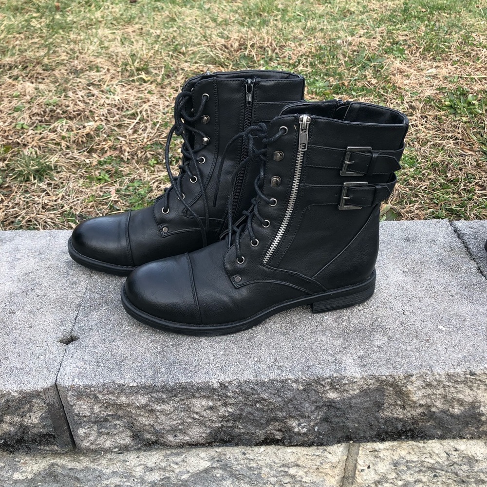 Low black boots size 8.5 by Hot Cakes